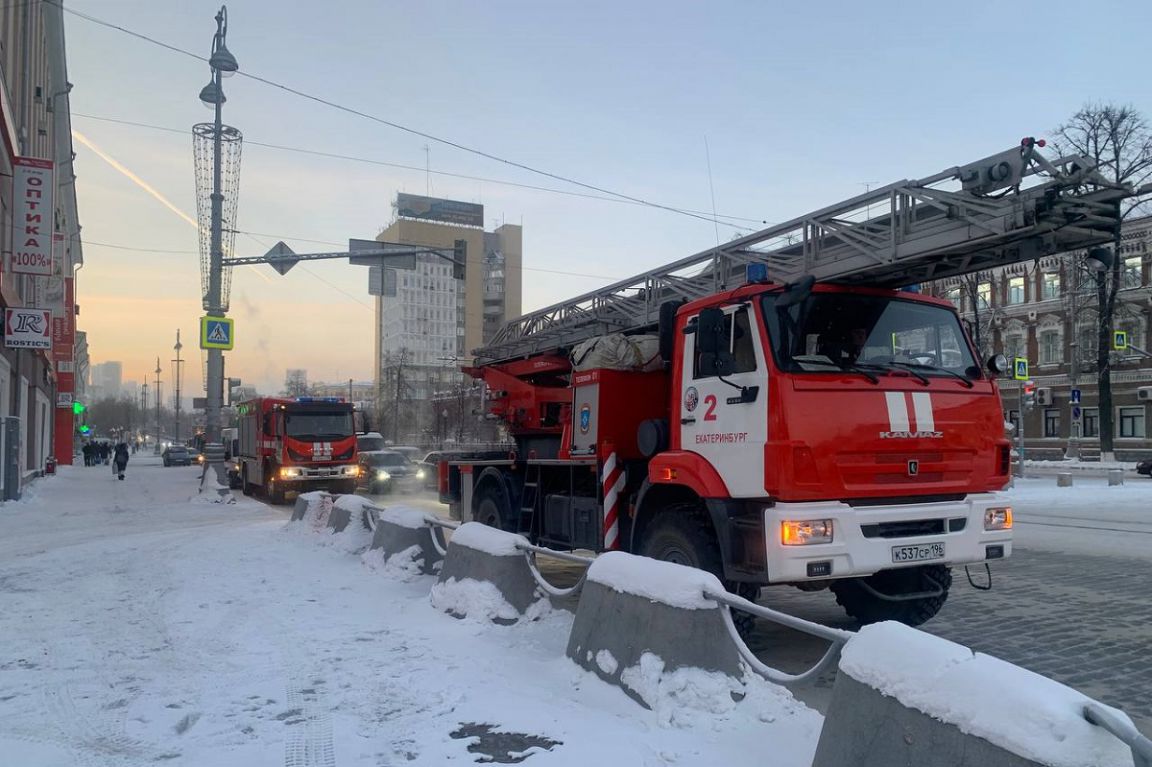 В Екатеринбурге произошел пожар в торговом центре «Пассаж» - «Уральский  рабочий»